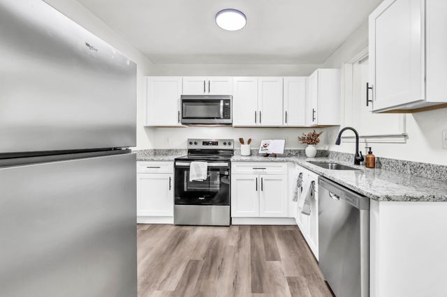 1446 Elm Hill Dr, Clarksville, TN 37040