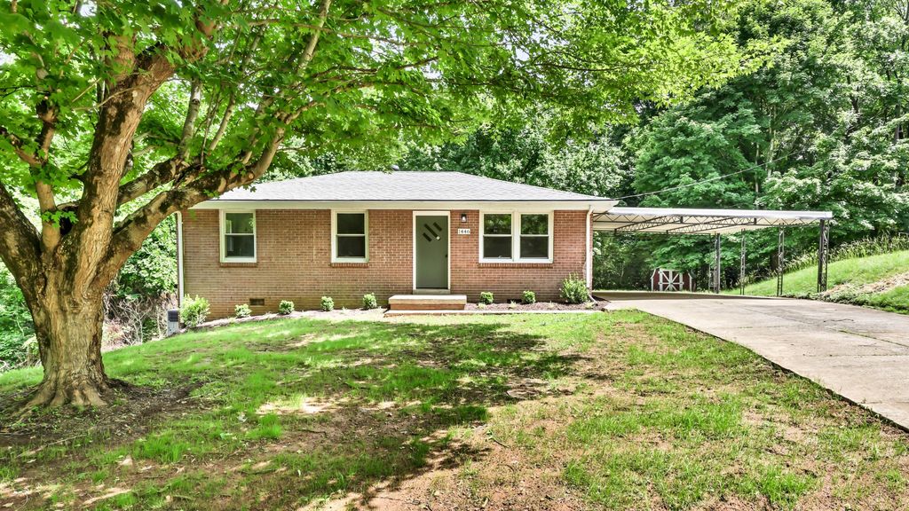 1446 Elm Hill Dr, Clarksville, TN 37040