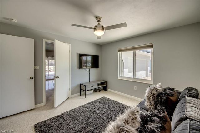 1633 SE 39th TER, Cape Coral, FL 33904