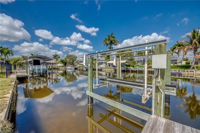 1633 SE 39th TER, Cape Coral, FL 33904