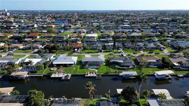 1633 SE 39th TER, Cape Coral, FL 33904