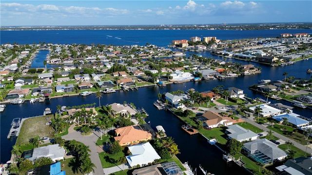 1633 SE 39th TER, Cape Coral, FL 33904