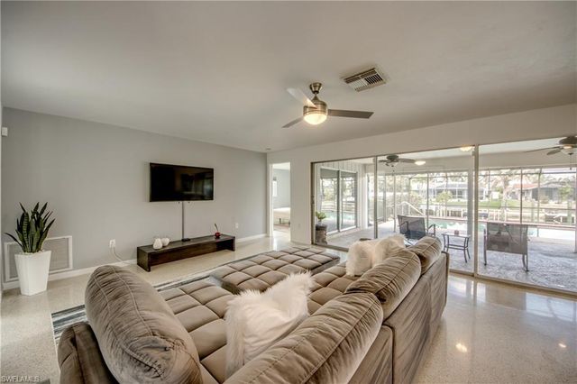 1633 SE 39th TER, Cape Coral, FL 33904