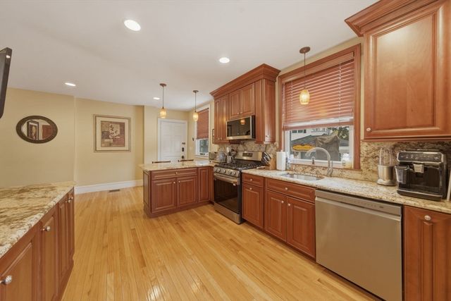 15 Grosvenor Park, Lynn, MA 01902
