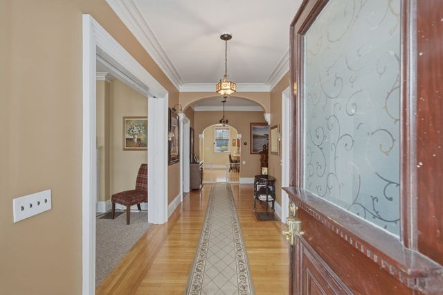 15 Grosvenor Park, Lynn, MA 01902