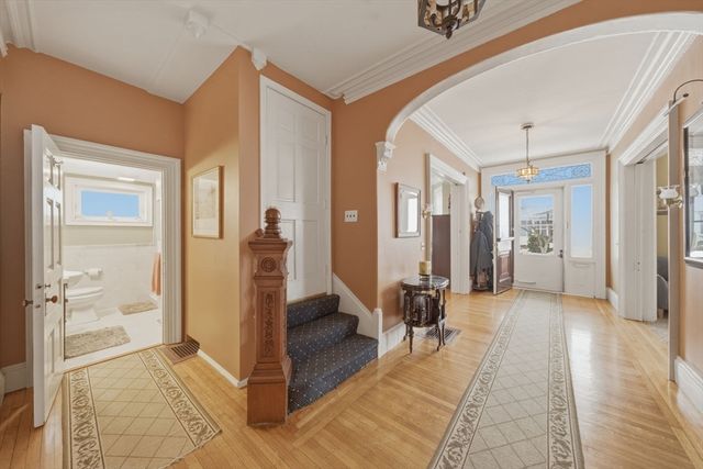 15 Grosvenor Park, Lynn, MA 01902