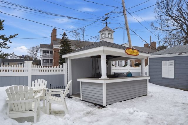 15 Grosvenor Park, Lynn, MA 01902