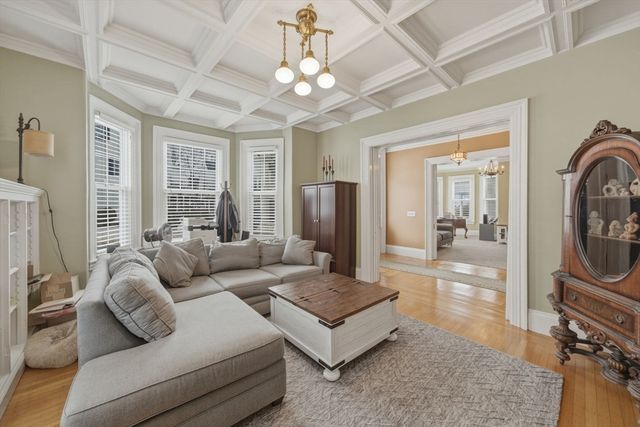 15 Grosvenor Park, Lynn, MA 01902