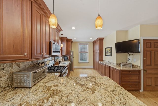 15 Grosvenor Park, Lynn, MA 01902