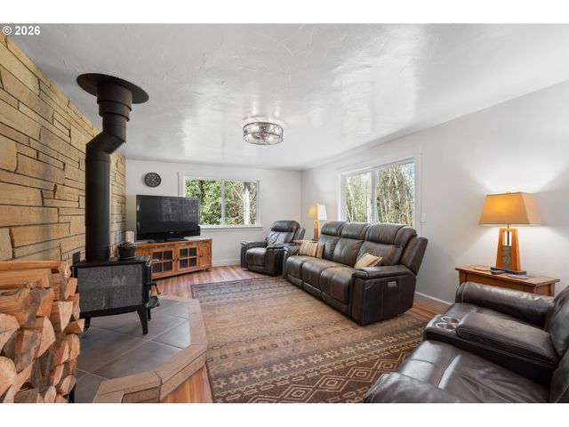 976 SANDY BEND Rd, Castle Rock, WA 98611