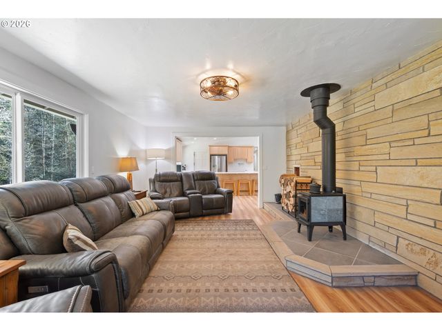 976 SANDY BEND Rd, Castle Rock, WA 98611