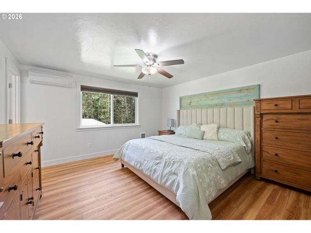 976 SANDY BEND Rd, Castle Rock, WA 98611