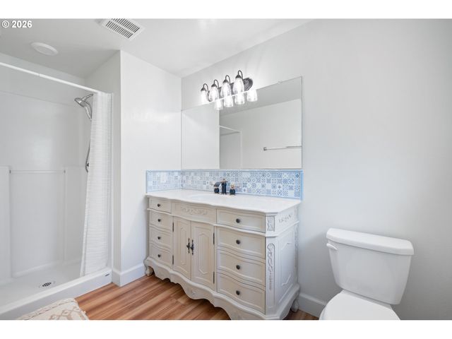 976 SANDY BEND Rd, Castle Rock, WA 98611