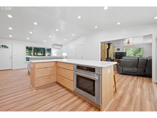 976 SANDY BEND Rd, Castle Rock, WA 98611