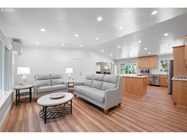 976 SANDY BEND Rd, Castle Rock, WA 98611