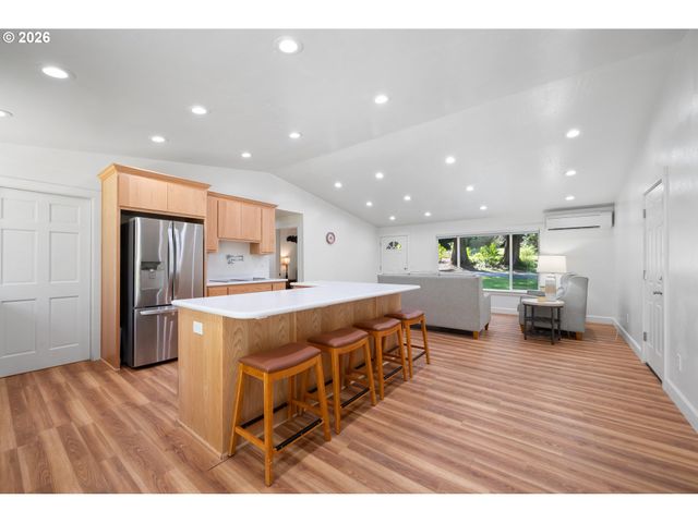 976 SANDY BEND Rd, Castle Rock, WA 98611