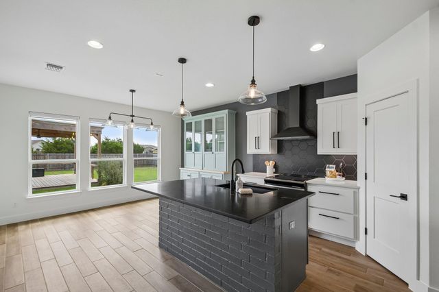 109 Silverado DR, Bertram, TX 78605