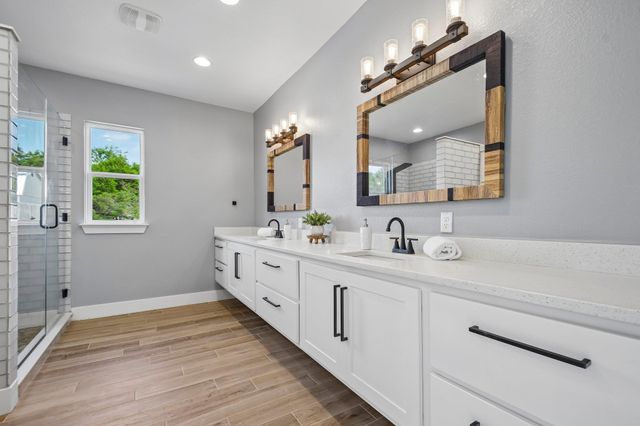 109 Silverado DR, Bertram, TX 78605