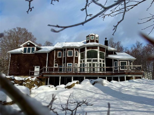 1081 E Mountain Road S, Cold Spring, NY 10516