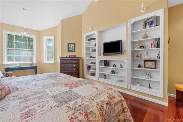 1081 E Mountain Road S, Cold Spring, NY 10516