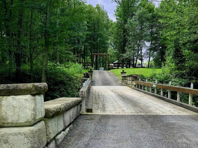 1081 E Mountain Road S, Cold Spring, NY 10516