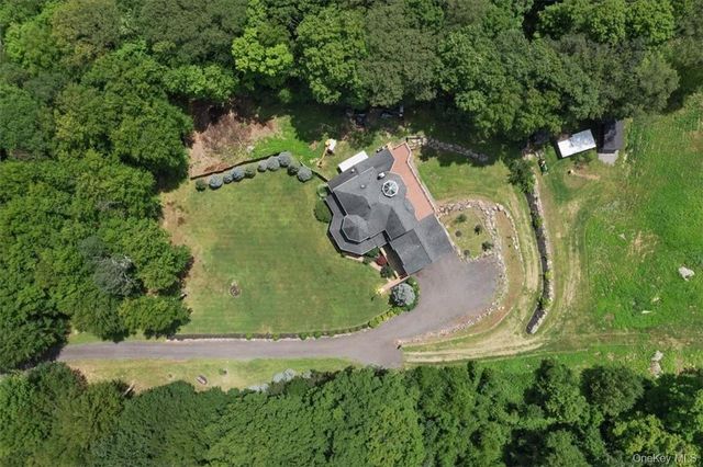 1081 E Mountain Road S, Cold Spring, NY 10516