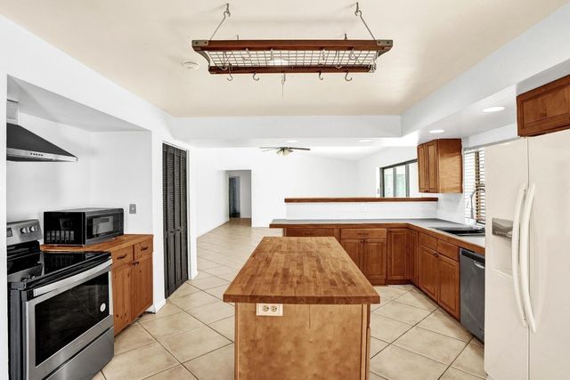 1955 NW 108th Lane, Coral Springs, FL 33071