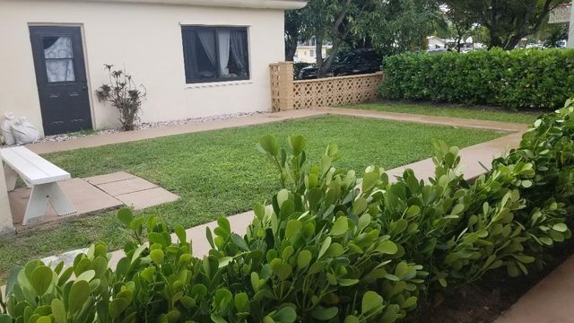 803 NE 8th St, Hallandale Beach, FL 33009