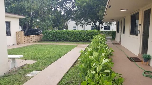 803 NE 8th St, Hallandale Beach, FL 33009