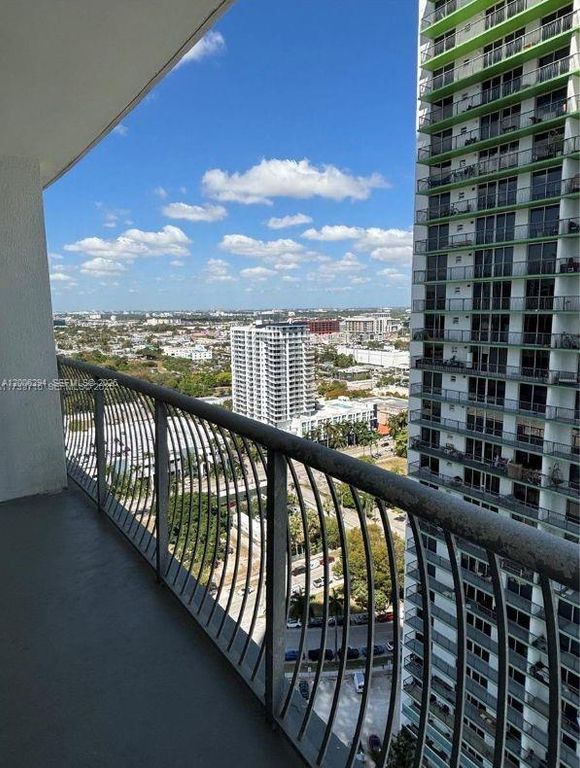 1750 N Bayshore Dr 2807, Miami, FL 33132