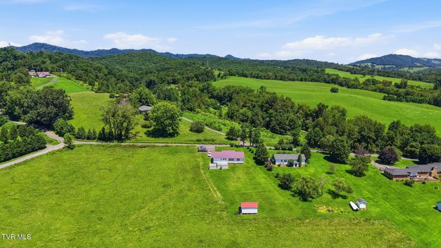 1368 Elk Garden Road, Lebanon, VA 24266