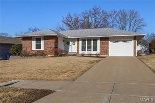 325 Bellezza Drive, Ballwin, MO 63021