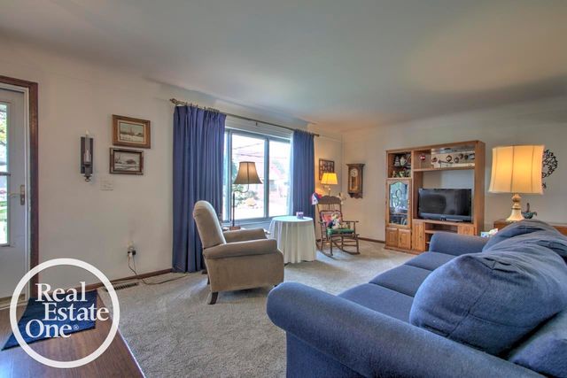22444 Lange Street, St Clair Shores, MI 48080