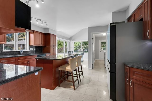 135 Woods End Dr, Bernards Twp., NJ 07920