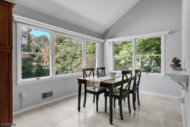 135 Woods End Dr, Bernards Twp., NJ 07920