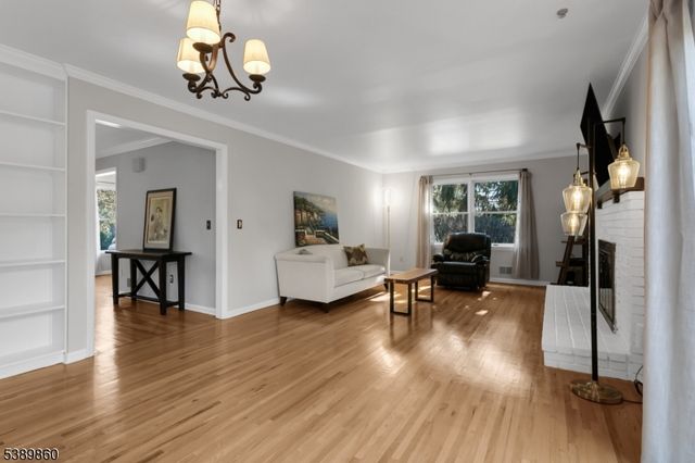 135 Woods End Dr, Bernards Twp., NJ 07920