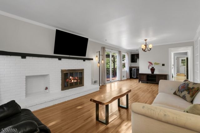 135 Woods End Dr, Bernards Twp., NJ 07920