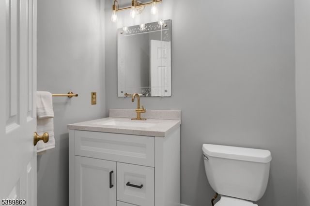 135 Woods End Dr, Bernards Twp., NJ 07920