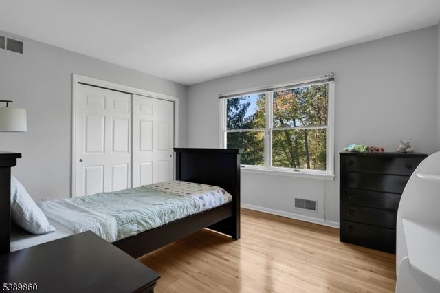 135 Woods End Dr, Bernards Twp., NJ 07920