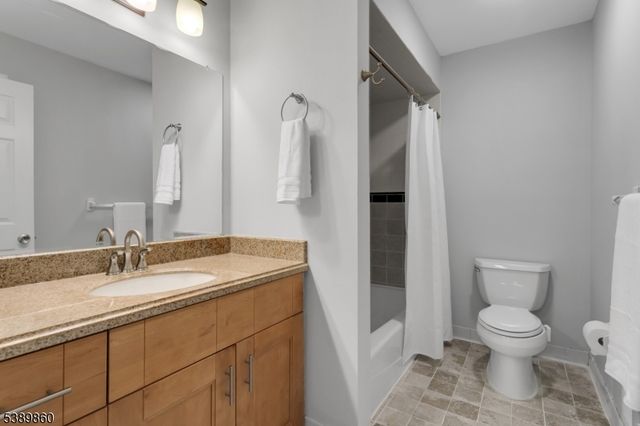 135 Woods End Dr, Bernards Twp., NJ 07920