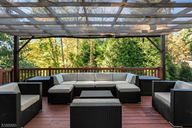 135 Woods End Dr, Bernards Twp., NJ 07920