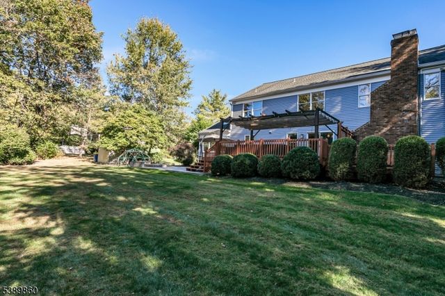 135 Woods End Dr, Bernards Twp., NJ 07920