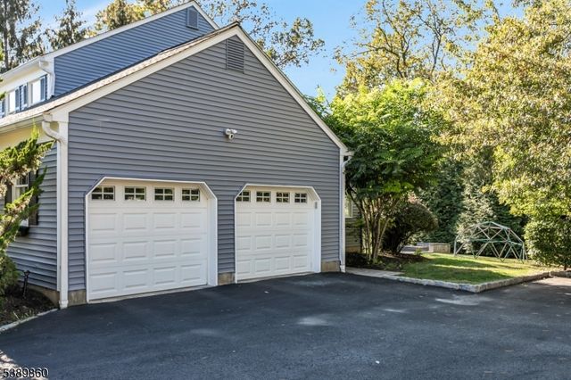 135 Woods End Dr, Bernards Twp., NJ 07920