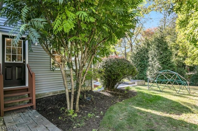 135 Woods End Dr, Bernards Twp., NJ 07920
