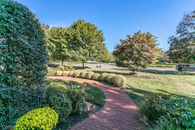 135 Woods End Dr, Bernards Twp., NJ 07920