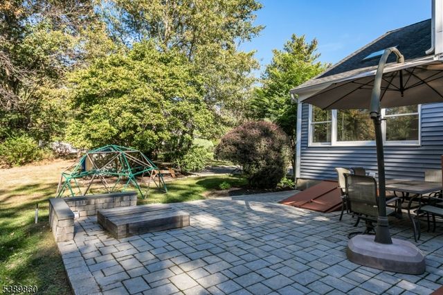 135 Woods End Dr, Bernards Twp., NJ 07920