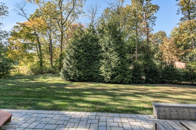 135 Woods End Dr, Bernards Twp., NJ 07920