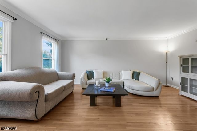 135 Woods End Dr, Bernards Twp., NJ 07920
