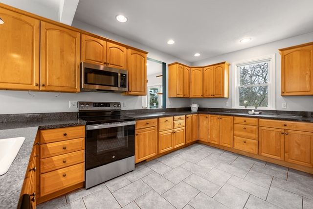 220 Beacon St, Milton, MA 02186