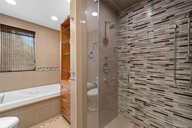 11 Hickory Road, Woodsburgh, NY 11598